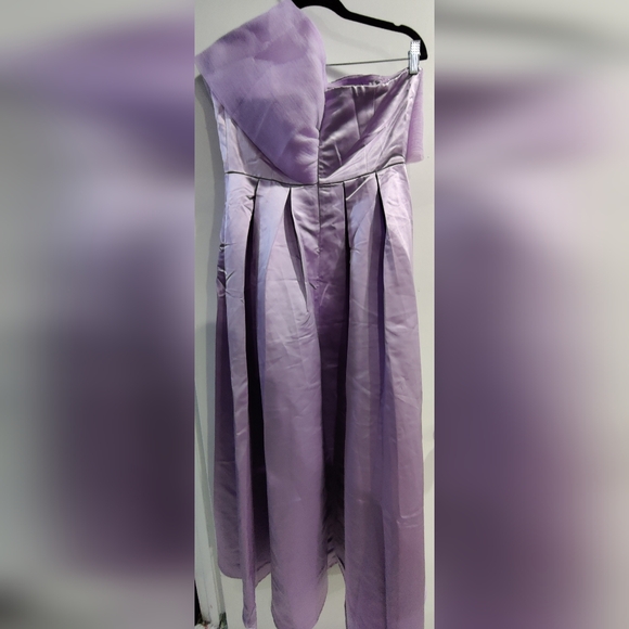 Elegant Lavender Strapless/ One-Shoulder Gown - Picture 2 of 4